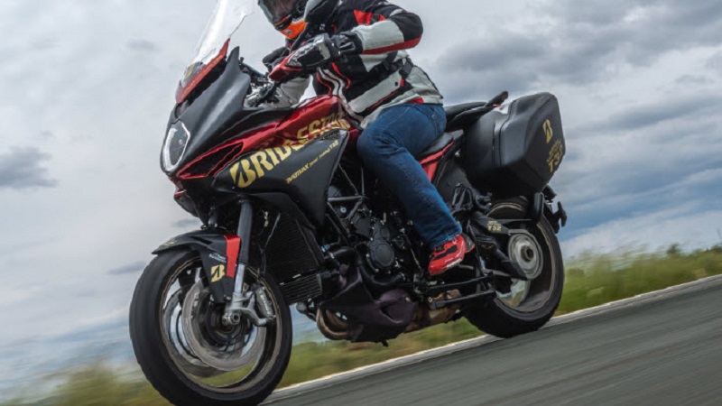 Новый мировой рекорд с мотошинами Bridgestone Battlax Sport Touring T32